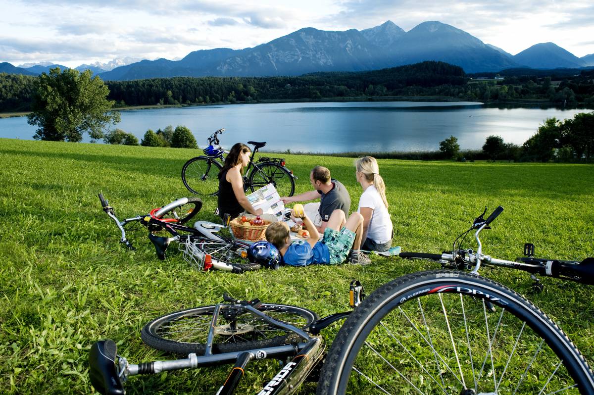 Fahrradtour Picknick Familie am Klopeiner See